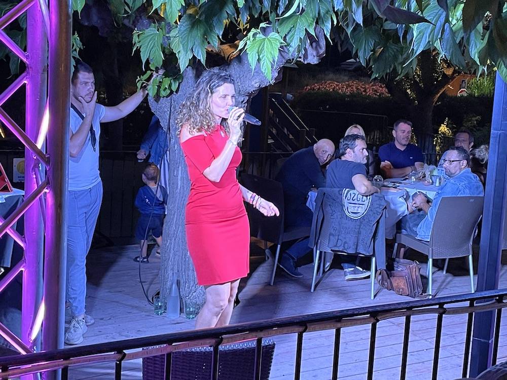 Chanteuse et animatrice de mariages et évènements à Toulon 83 dans le Var