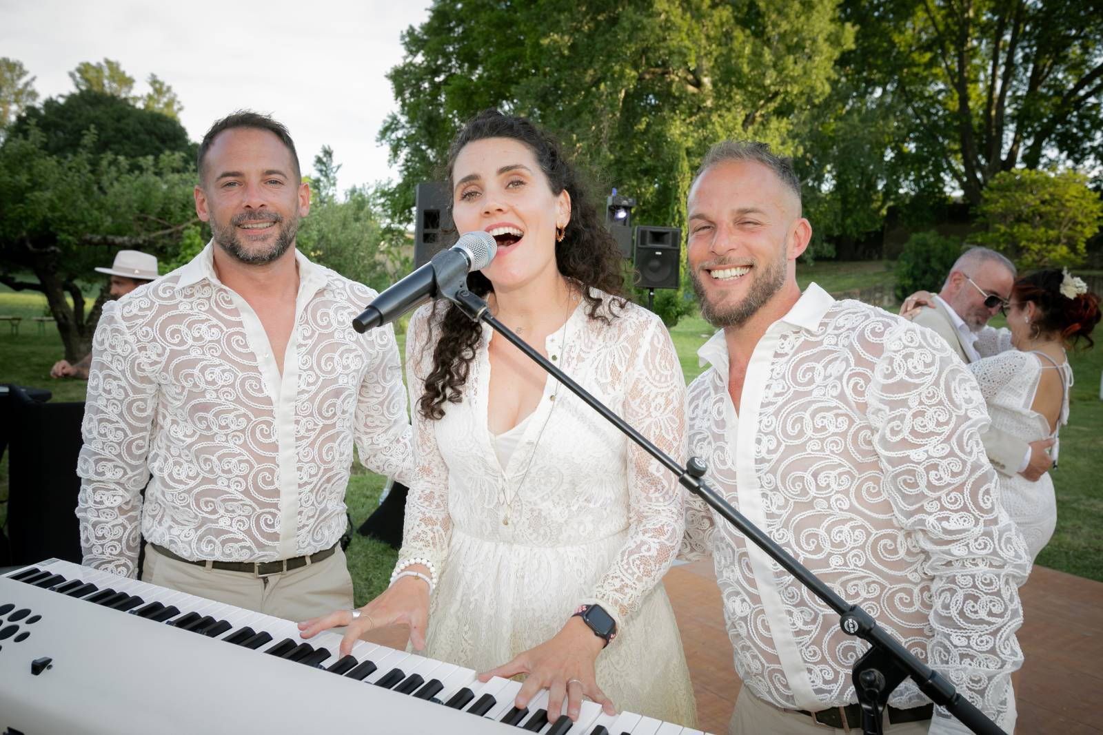 Groupe de musiciens avec chanteuse pour animer votre mariage Aix-en-Provence dans les Bouches-du-Rhône