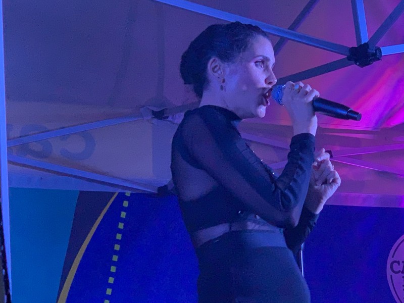 Votre chanteuse Julie Jourdan pour vos événements dans votre camping