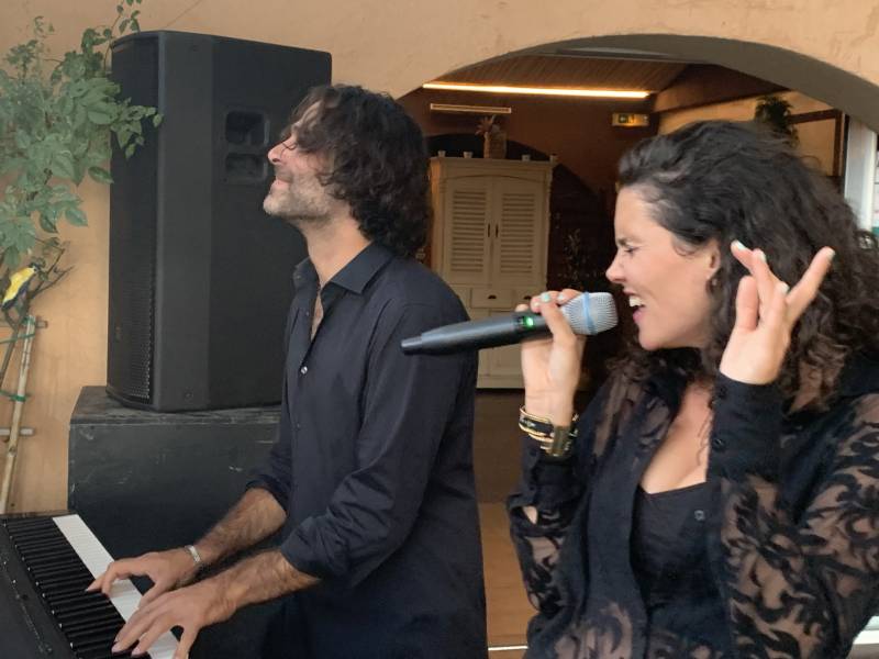 Chanteuse avec pianiste pour une soirée privée à Marseille et dans toutes les Bouches du Rhône