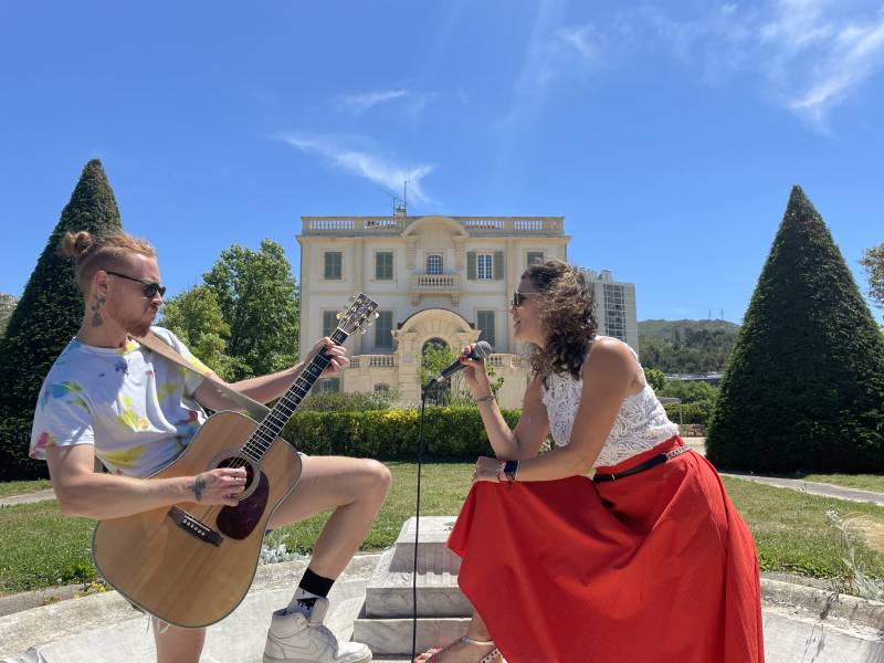 chanteuse et guitariste à Marseille