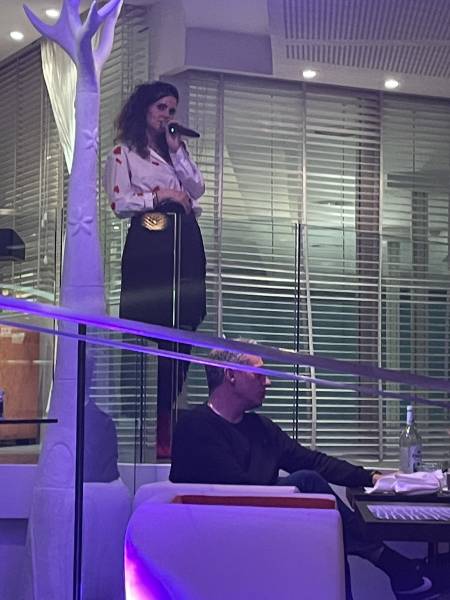 chanteuse pour soirée de luxe 13