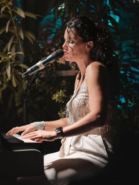 pianiste chanteuse pour hotel de luxe aix en provence