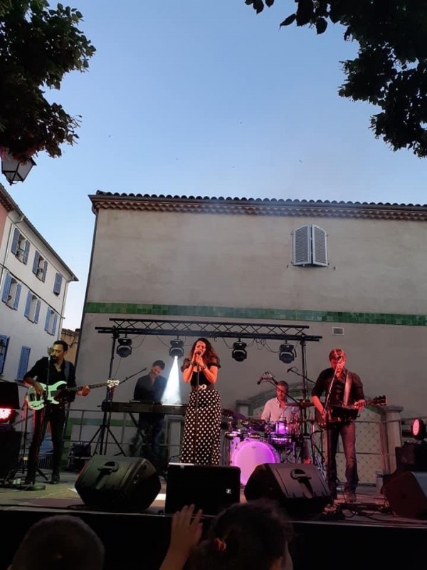 groupe de musique pour un concert de ville dans le 83