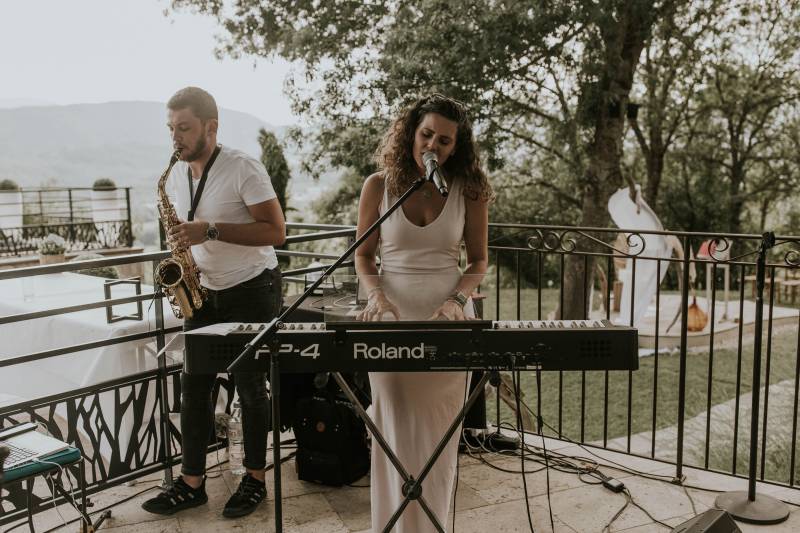 chanteuse et saxophoniste pour animer un cocktail de mariage à marseille